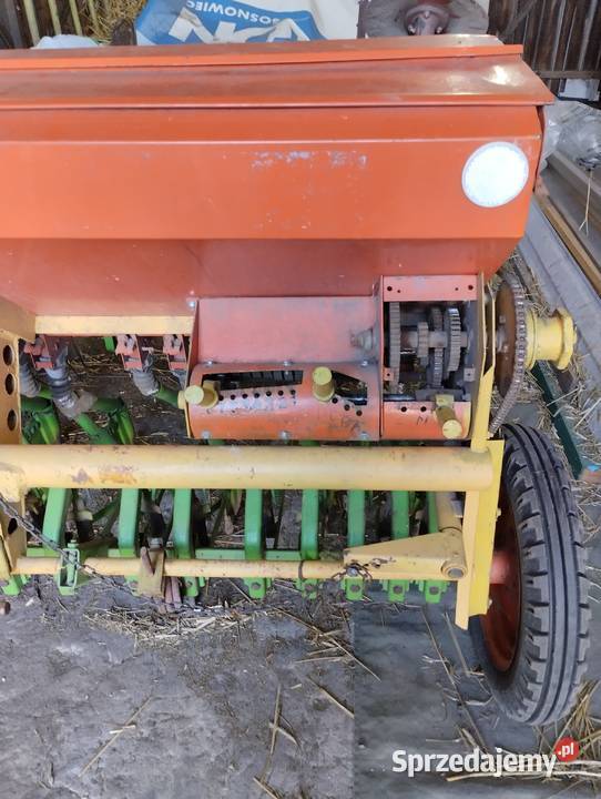 Siewnik zbożowy BOSCH 3 m 21 rurek z dociskami Parcice