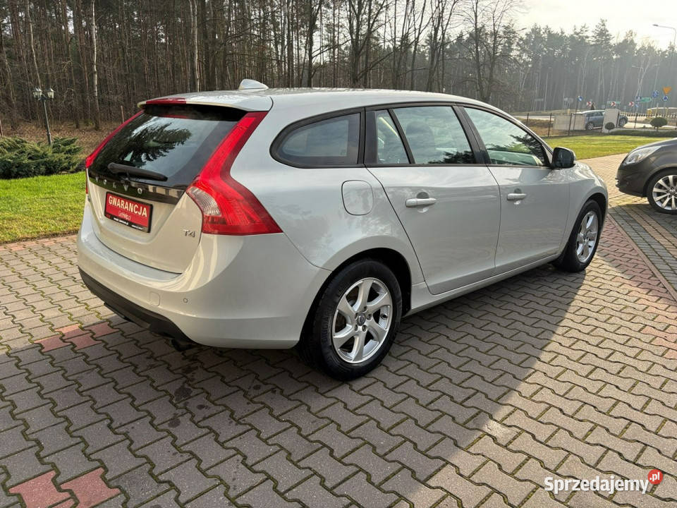 Volvo V60 T4 180 Podgrzewane fotele Hak odpinany ESP Lipówki