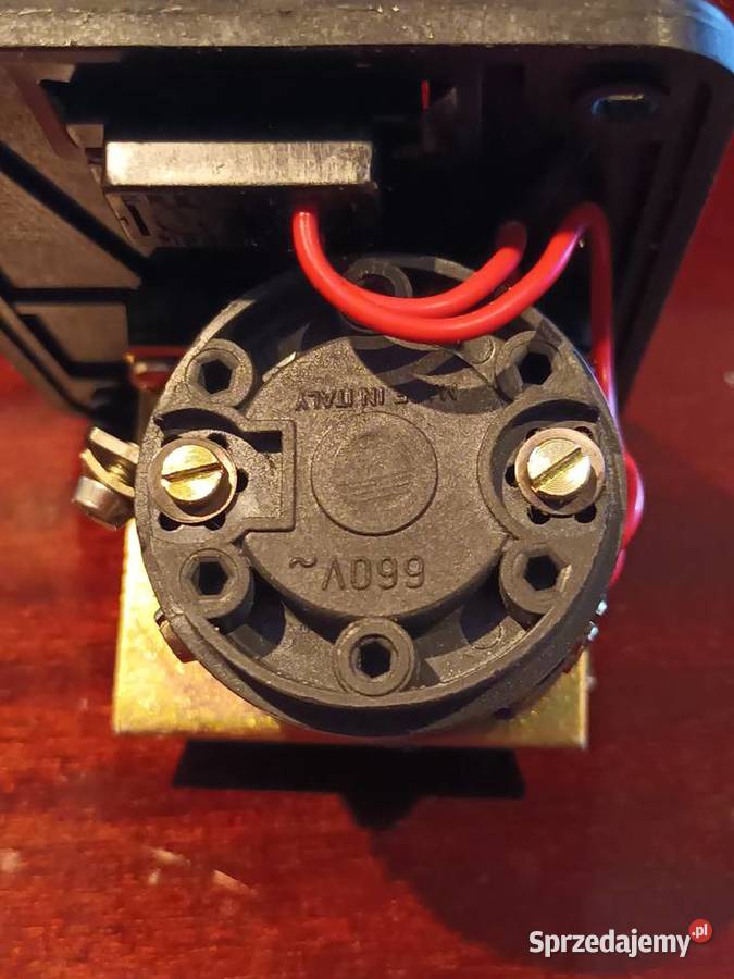 Przełącznik nożny Brevettato 660V firmy włoskiej Aleksandrów Łódzki