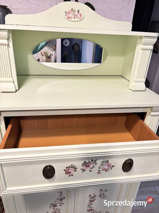 Bieliźniarka stylizowana pastelowa wysoka kujawsko-pomorskie Szembekowo