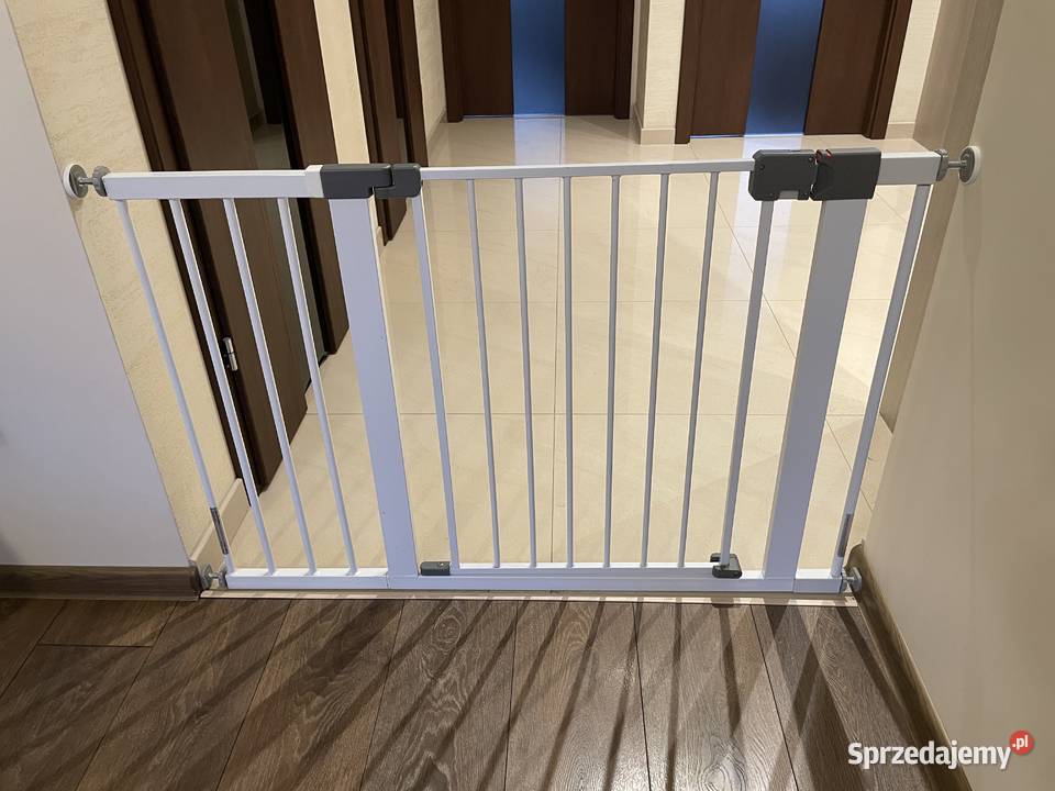 Bramka furtka zabezpieczająca dzieci i zwierząt