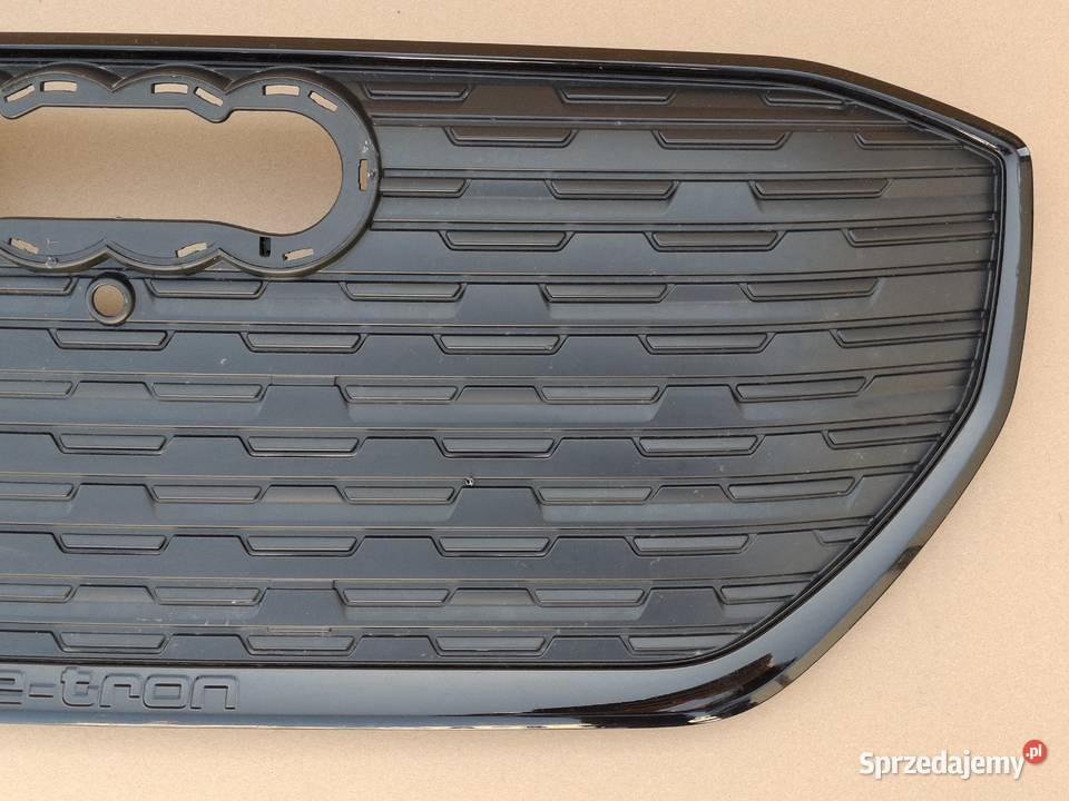 AUDI Q4 ETRON 89A GRILL ATRAPA ZDERZAKA KRATKA Bieleń
