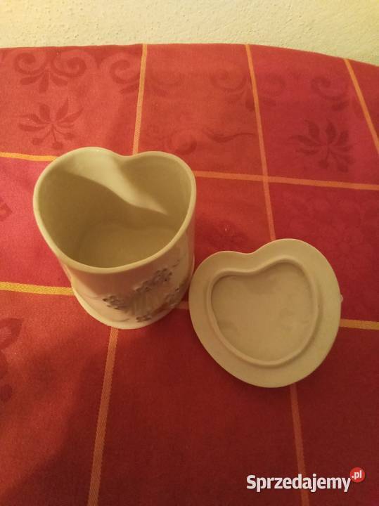Porcelanowe puzderko z gołąbkami Vintage