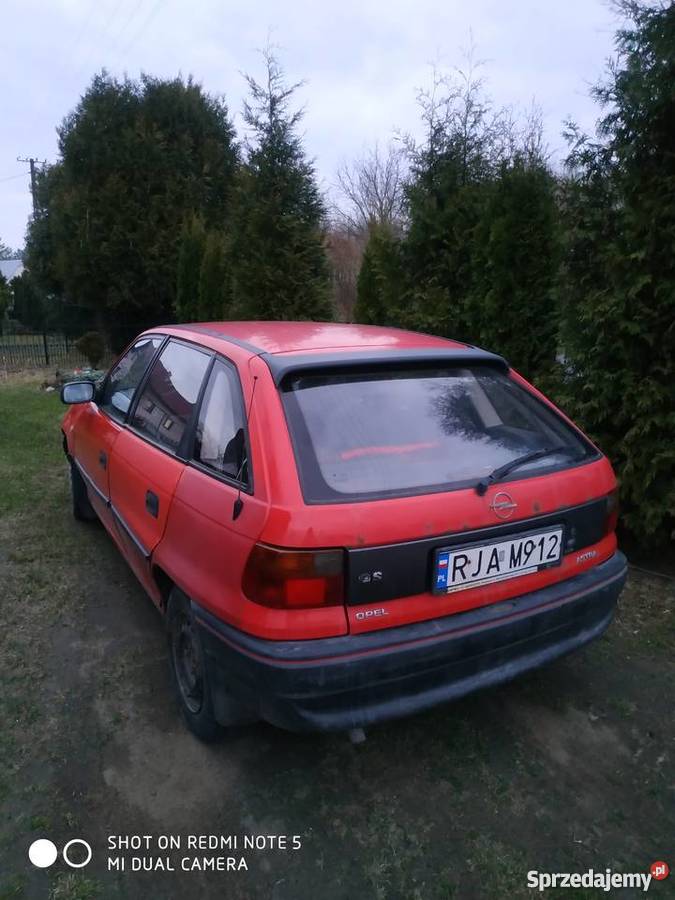 Opel astra 14 lpg hatchback czerwony 5drzwi czerwony Jarosław