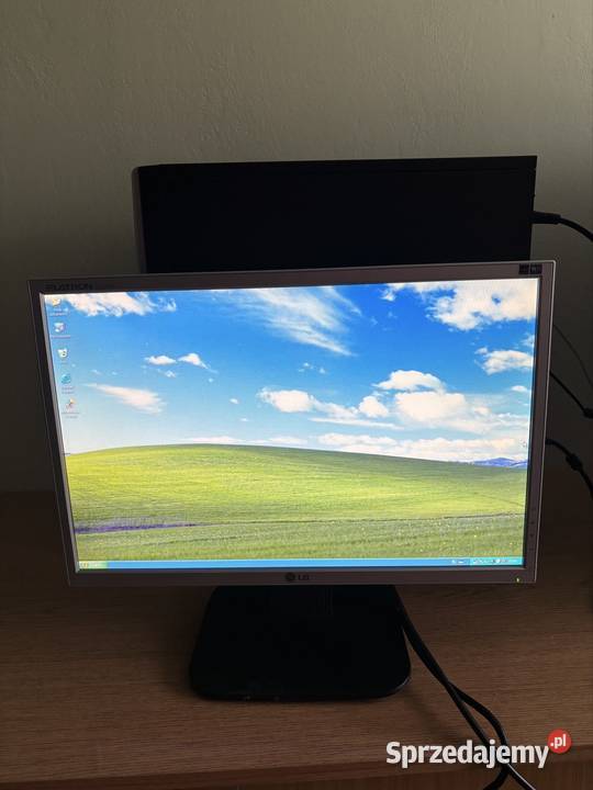 Retro komputer Windows XP Intel Core2 GeForce Warszawa
