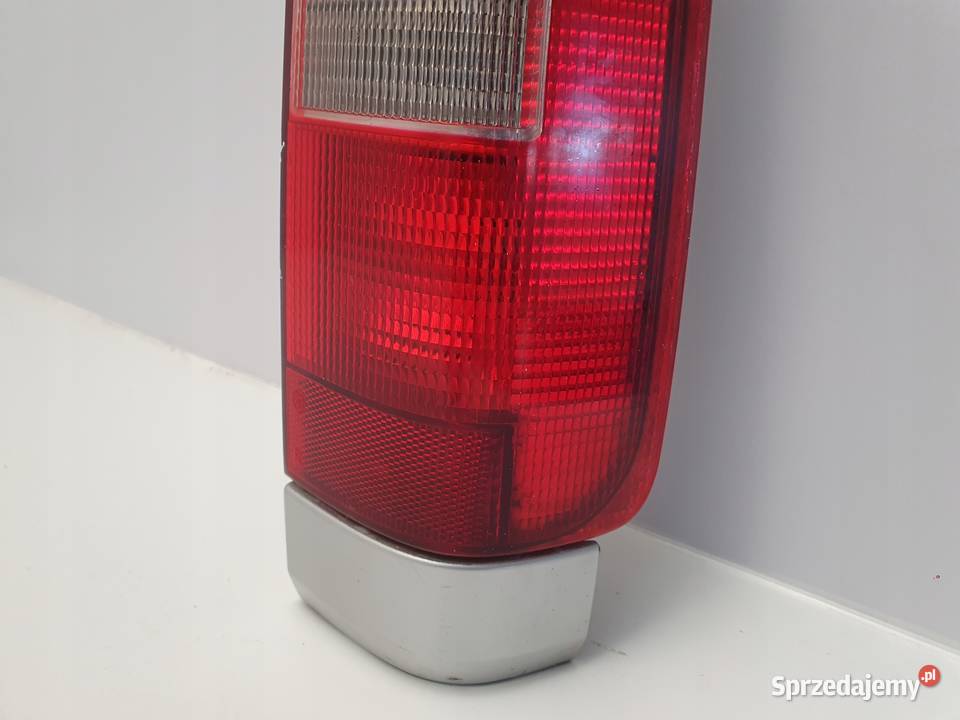 LAMPA PRAWA Volvo V70 I XC70 9600r TYLNA prawy Rudka