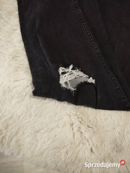 Czarne jeansy rurki z dziurami LAGER 157 model Ostrołęka