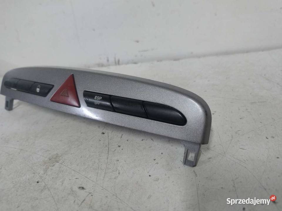 WŁĄCZNIK ŚWIATEŁ AWARYJNYCH PEUGEOT 308