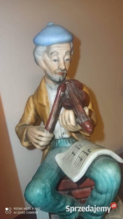 Figurka grajka skrzypce z nutami Piękna figurka pomorskie Gdańsk