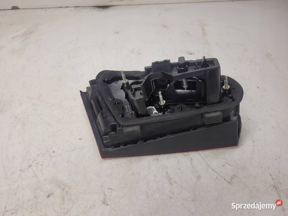 LAMPA PRAWY TYŁ W KLAPĘ AUDI A3 8V 3D 8V3945094B Przystajń
