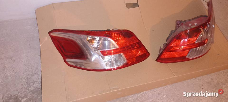 Lampa tylna tył prawa lewa komplet Peugeot 301 Krzemienica