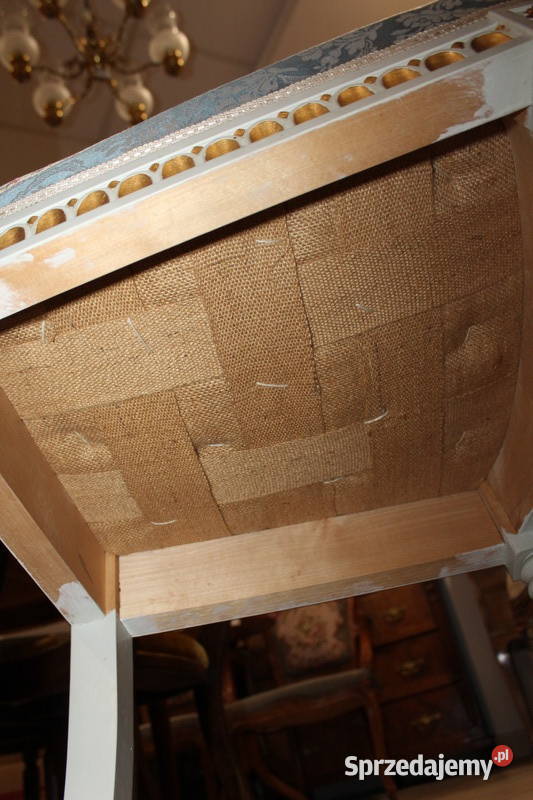 Białe krzesło Gustawiańskie 735