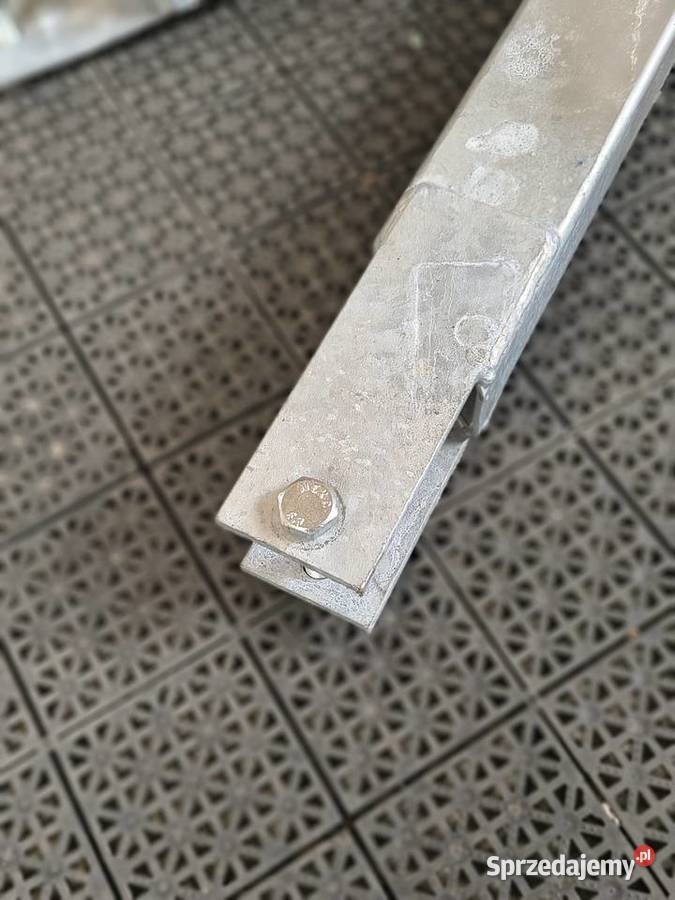 Dziobnica z wyciągarką na pasPrzyczepa