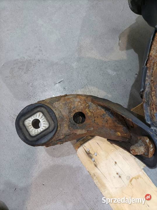 BELKA ZAWIESZENIA TYŁ QUATTRO 30 TDI AVANT Audi