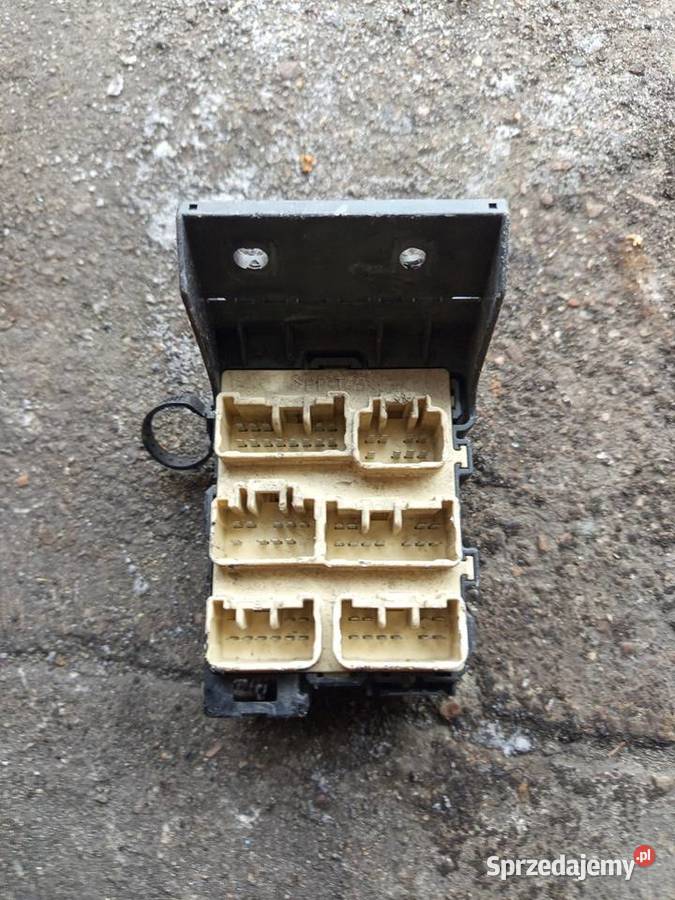Skrzynka bezpieczników Toyota Avensis T25 20 D4D Łask sprzedam