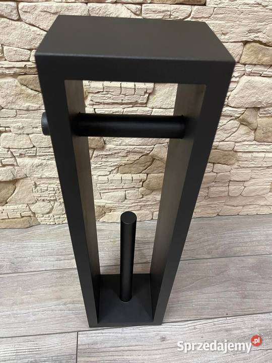 Stojak drewniany na papier toaletowy czarny i podkarpackie Dębica