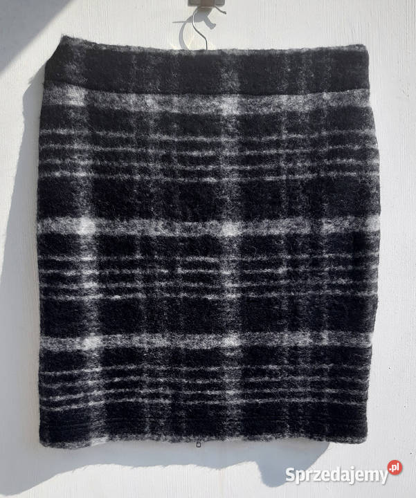 Wełniana spódnica z ozdobnym zamkiem z tyłu Warszawa