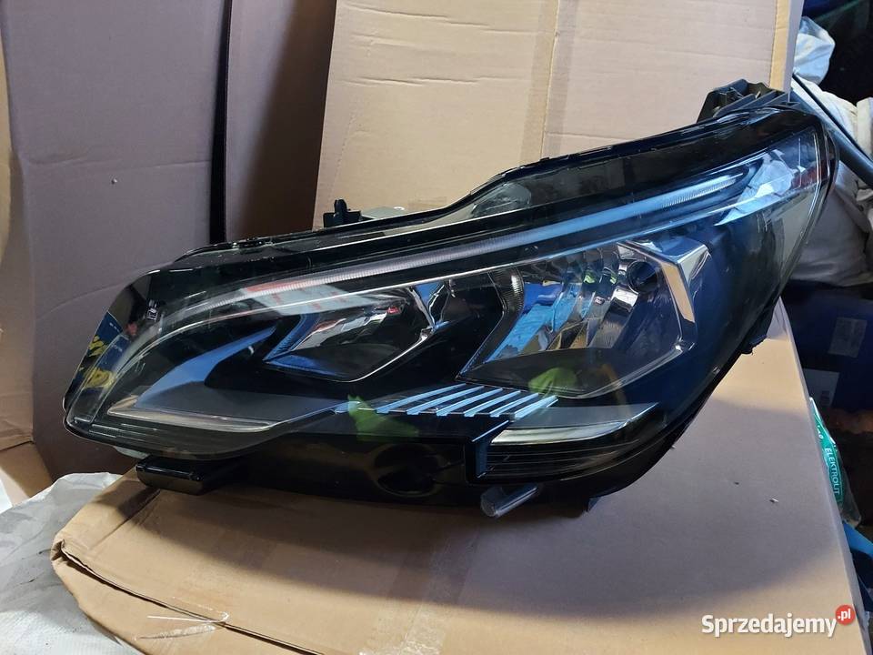 Lewa lampa przód Peugeot 3008 2017r uszkodzony Wągrowiec