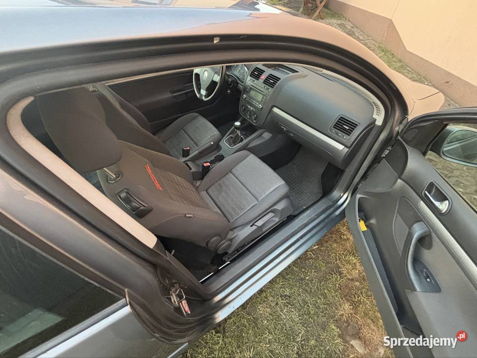 Volkswagen Golf V 16 MPI LPG Poręba