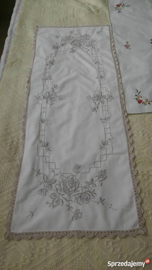 serwetka serweta bieżnik bogaty haft w kwiatowe inny kolor Gdańsk