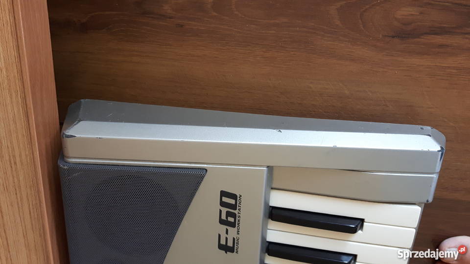 Roland E60 Używany4gb karta z podkładami MIDI Roland Muzyka Luzino