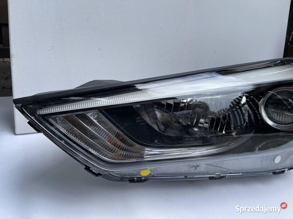 HYUNDAI TUCSON PRAWA LAMPA PRZÓD 9PIN Ostroróg
