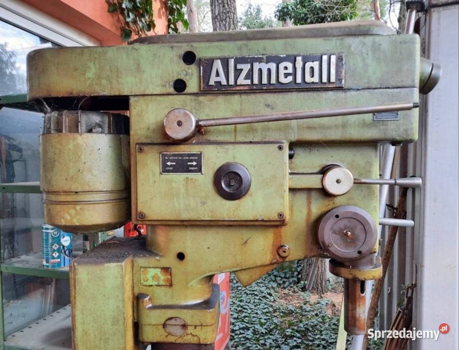 Wiertarka kolumnowa że stołem krzyżowym