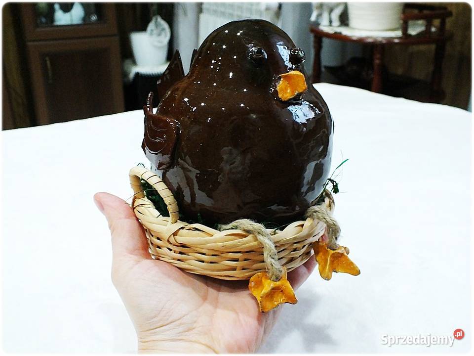 Duże grube ptaszysko Boczunio w gnieździe szuka Figurki i rzeźby Żary