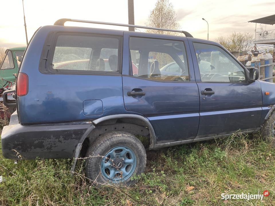 Nissan Terrano 27 zdrowa buda manualna Żmigród
