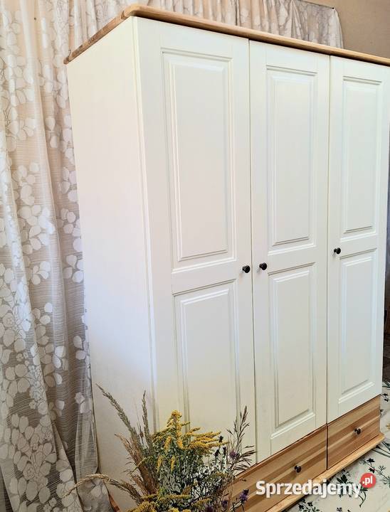Szafa trzydrzwiowa drewniana śmietankowa Dubeczno