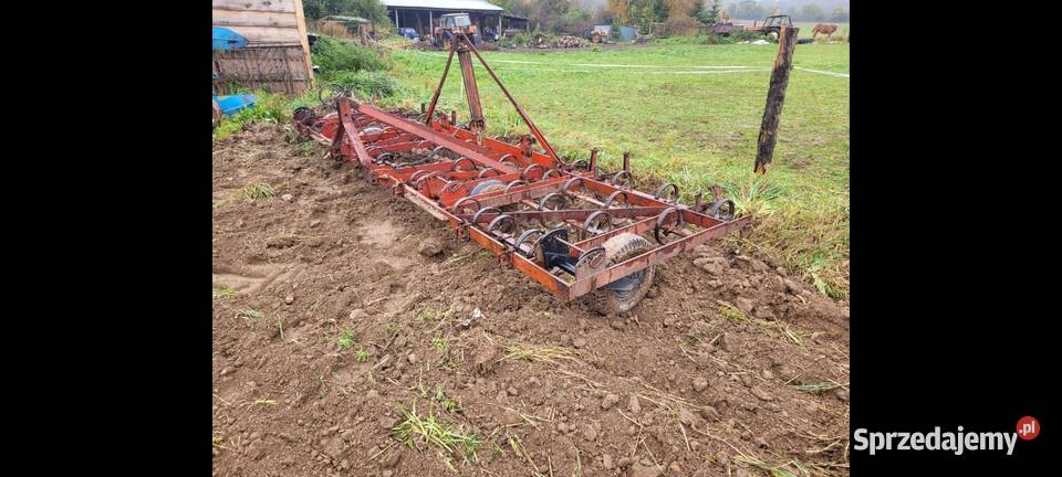 Kultywator uprawowy przedsiewny Jagodziny