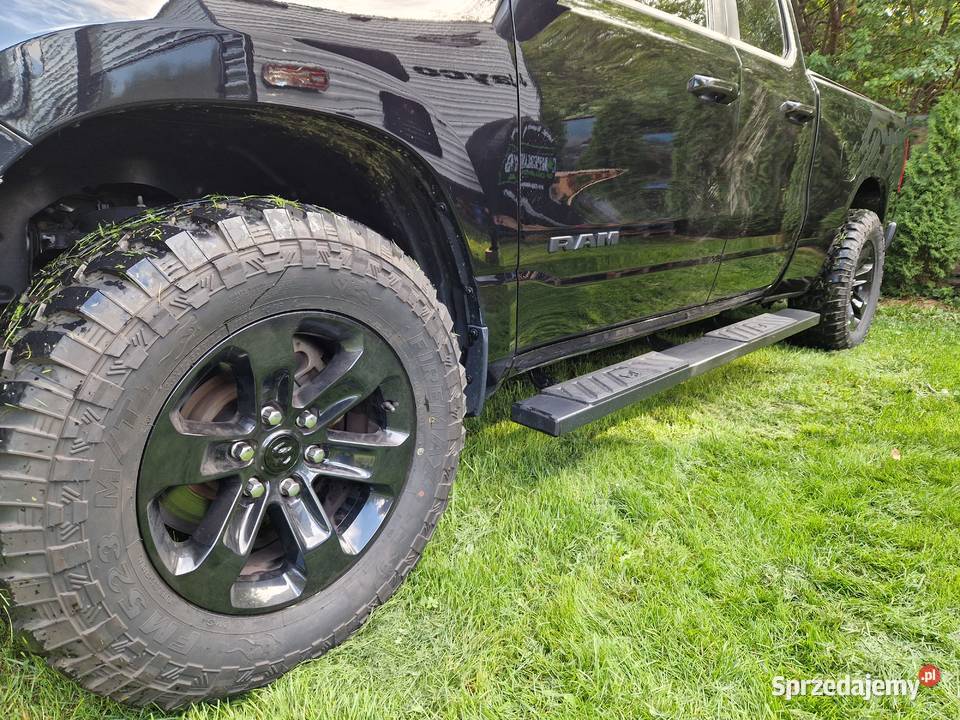 RAM 1500 RAM 1500 dobrze wyposarzony ciężarowy Warszawa sprzedam
