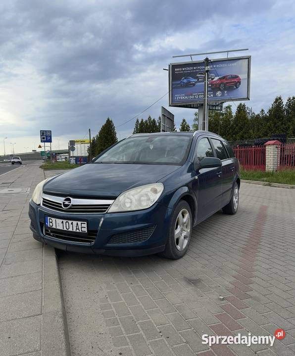 Opel Astra H 16 kombi 2007r klima dwa kpl opon Białystok
