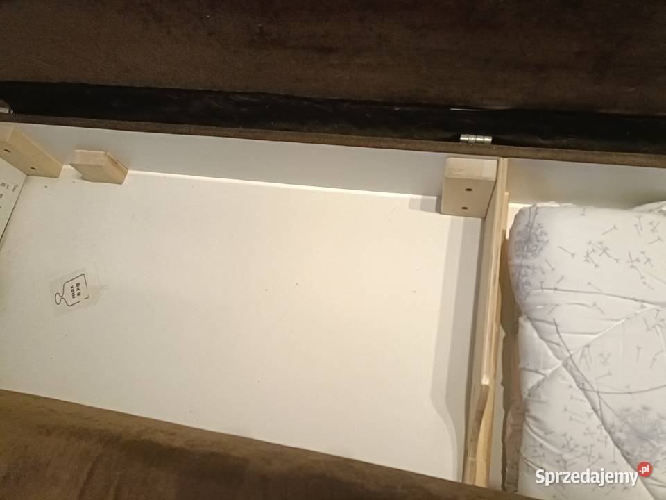 Łóżko z poduszkami w stanie łódzkie Łask