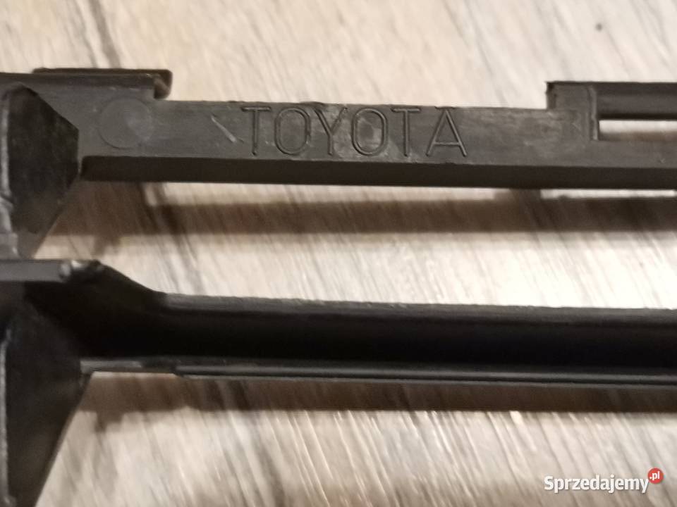 TOYOTA AURIS 0609 ŚRODKOWA KRATKA ZDERZAKA PRZÓD wielkopolskie Międzychód