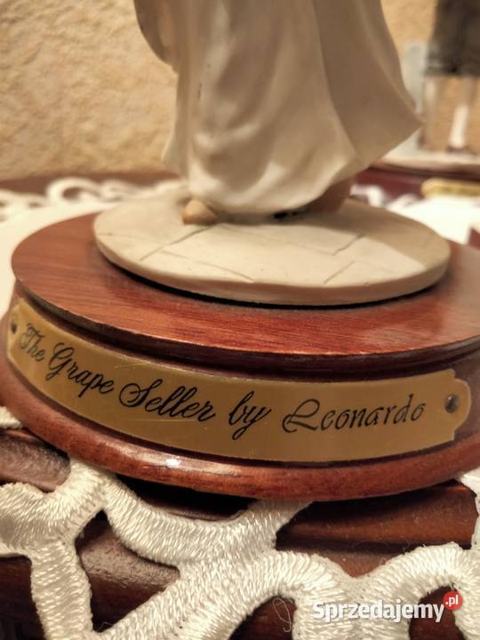 Leonardo figurka z serii Winobranie dziewczyna wielkopolskie Gniezno