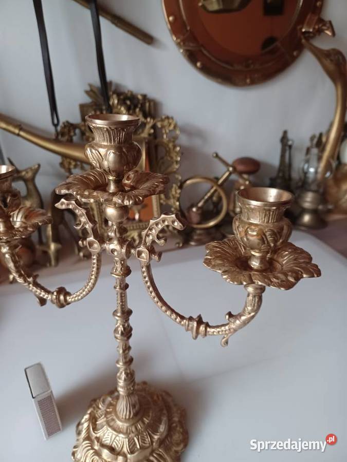 Piękny masywny świecznik mosiężny