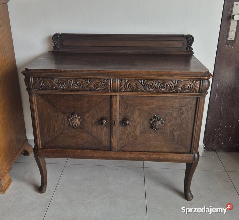 Stara komoda z rzeźbieniami sprzedam