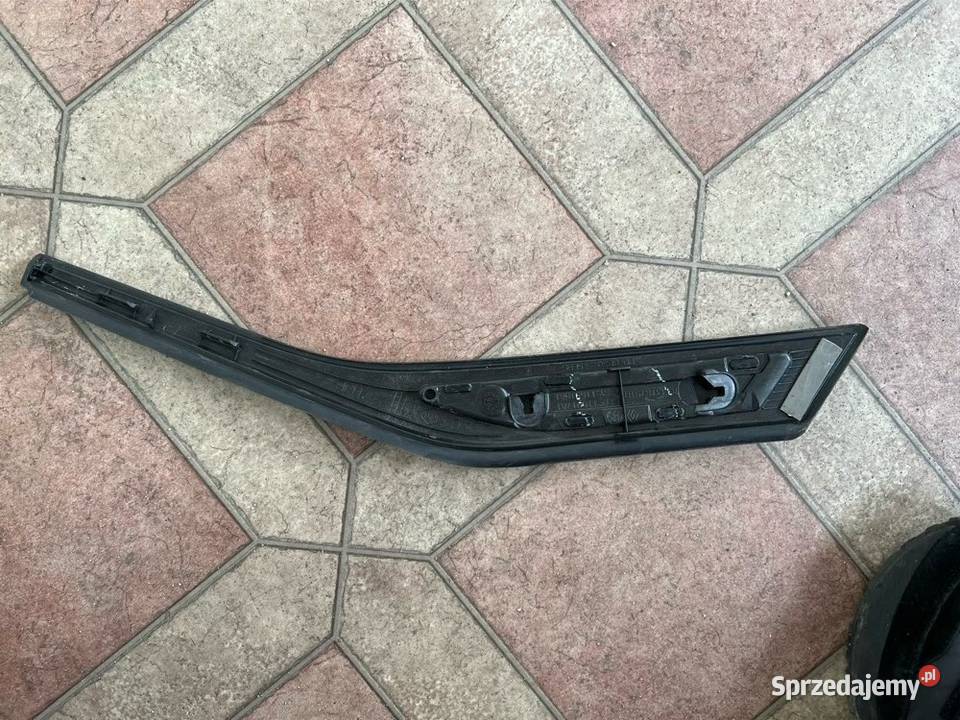 Listwa błotnika L Renault Captur II 2 833318791R Konin