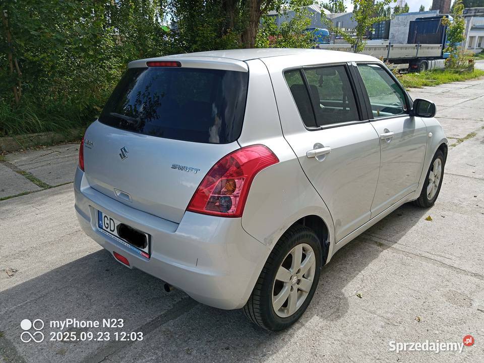 Suzuki Swift polski salon pierwszy właściciel kupiony w polskim salonie Gdańsk sprzedam