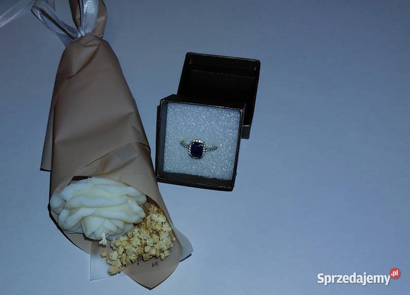 Złoty pierścionek z kamieniem szafirem model Warszawa