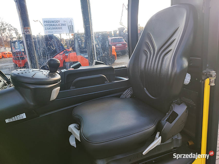 Wózek elektryczny reach truck do pracy w niskich