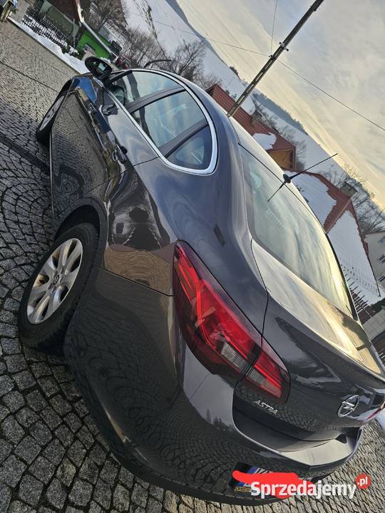 Sprzedam Opel Astra Sedan2016 r 76 000 16 115 Muszyna
