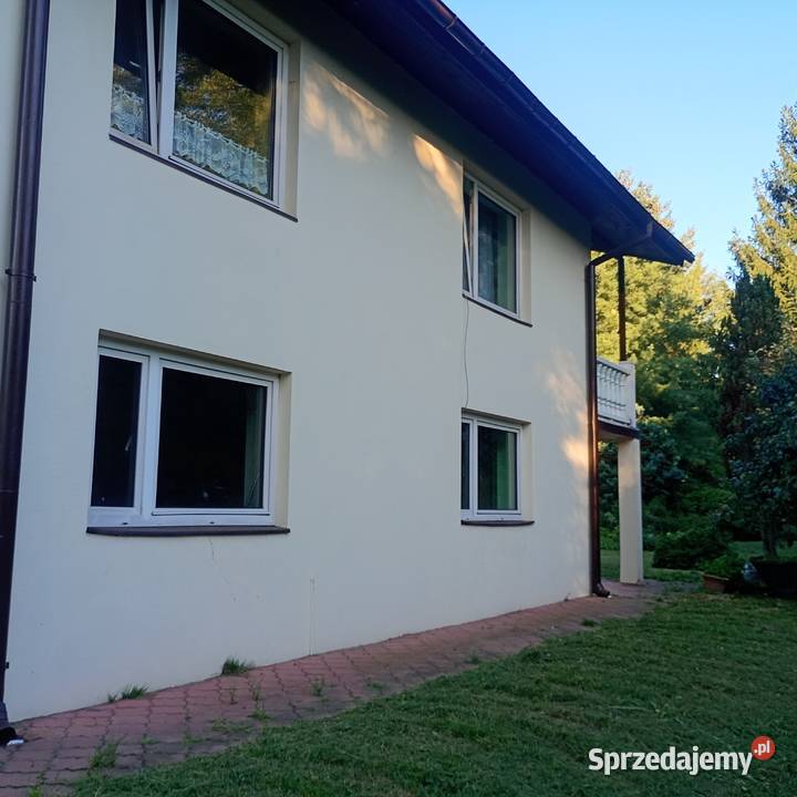 Dom piętrowy z dużą działką w spokojnej okolicy Łask
