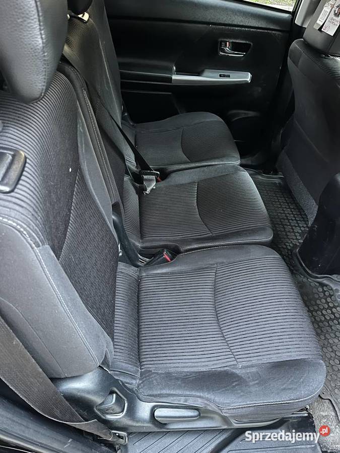 Toyota prius plus 7 osób