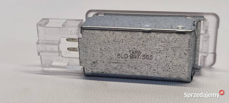 SKODA KAROQ LAMPKA KABINY 6L0947415A