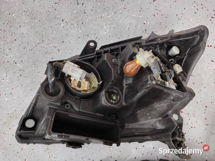 Dwie prawe obudowy Toyota Avensis części Kielcza sprzedam