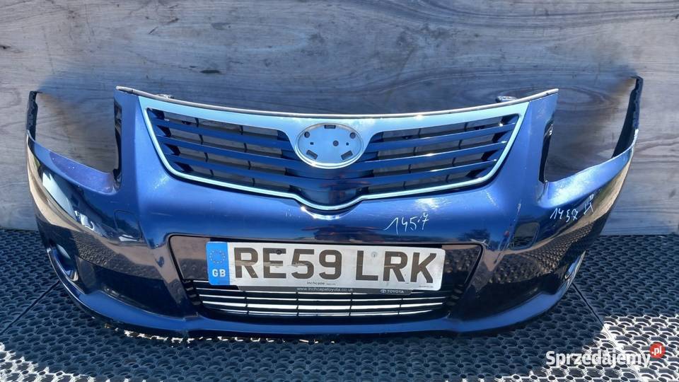 TOYOTA AVENSIS T27 ZDERZAK PRZÓD 8S6 HALOGEN Zbierkowo