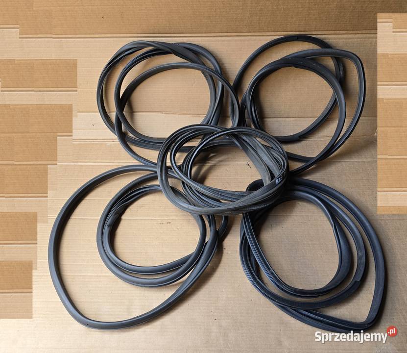 Subaru Outback IV BR BRD uszczelki wnęki drzwi sprzedam