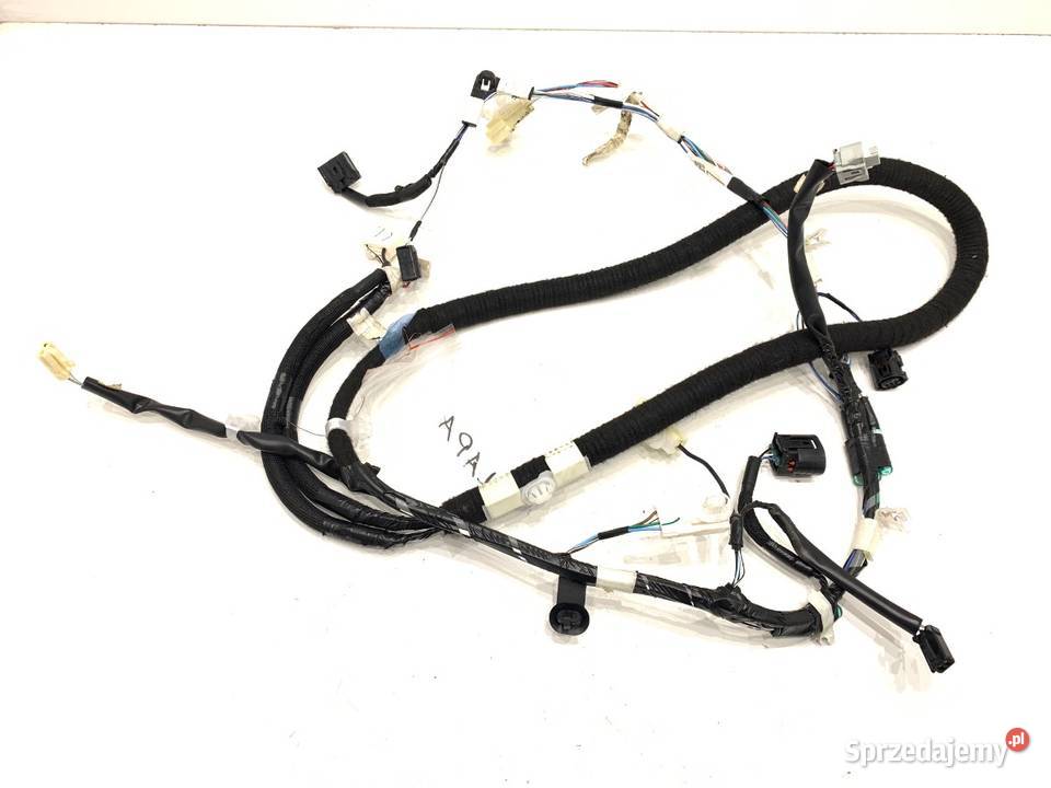 WIĄZKA KLAPY BAGAŻNIKA TYŁ TOYOTA COROLLA E21 20